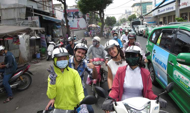 ¿Qué hacer en Vietnam? en moto por saigon